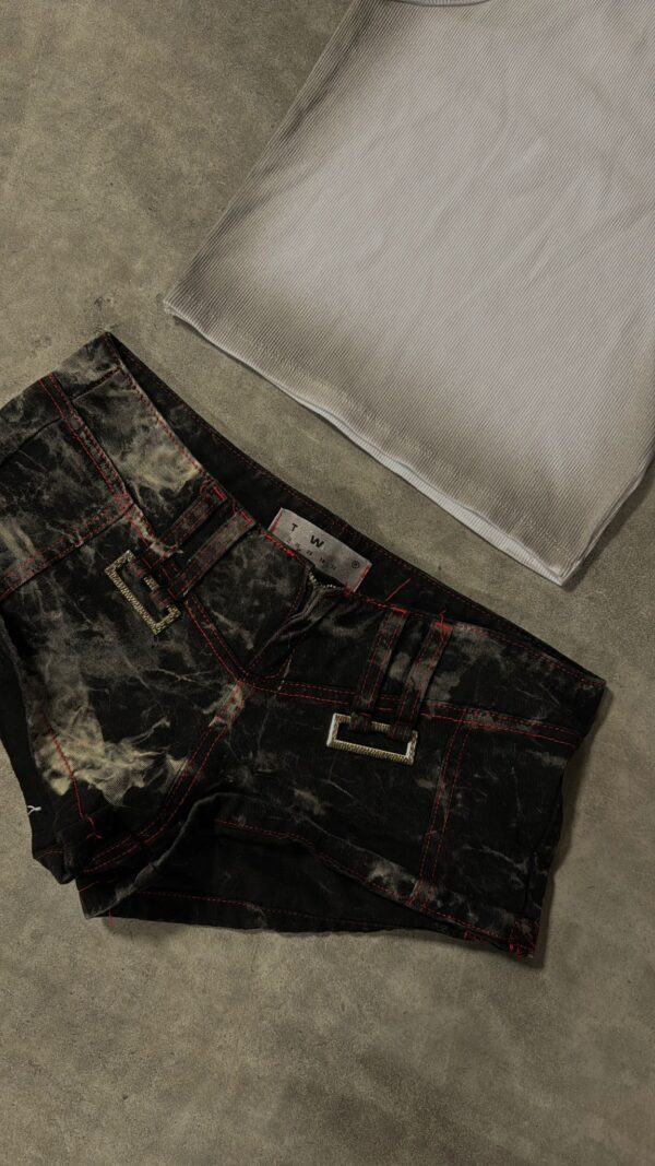 SHORT STAINED